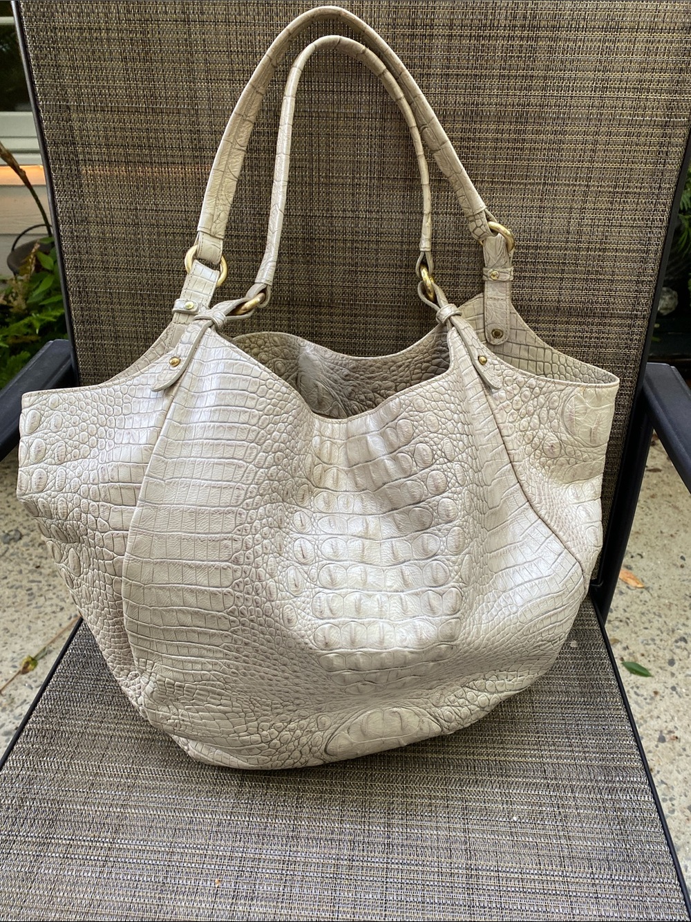 Neutral Croc-Embossed Tote Bag – Elegant Everyday Carry